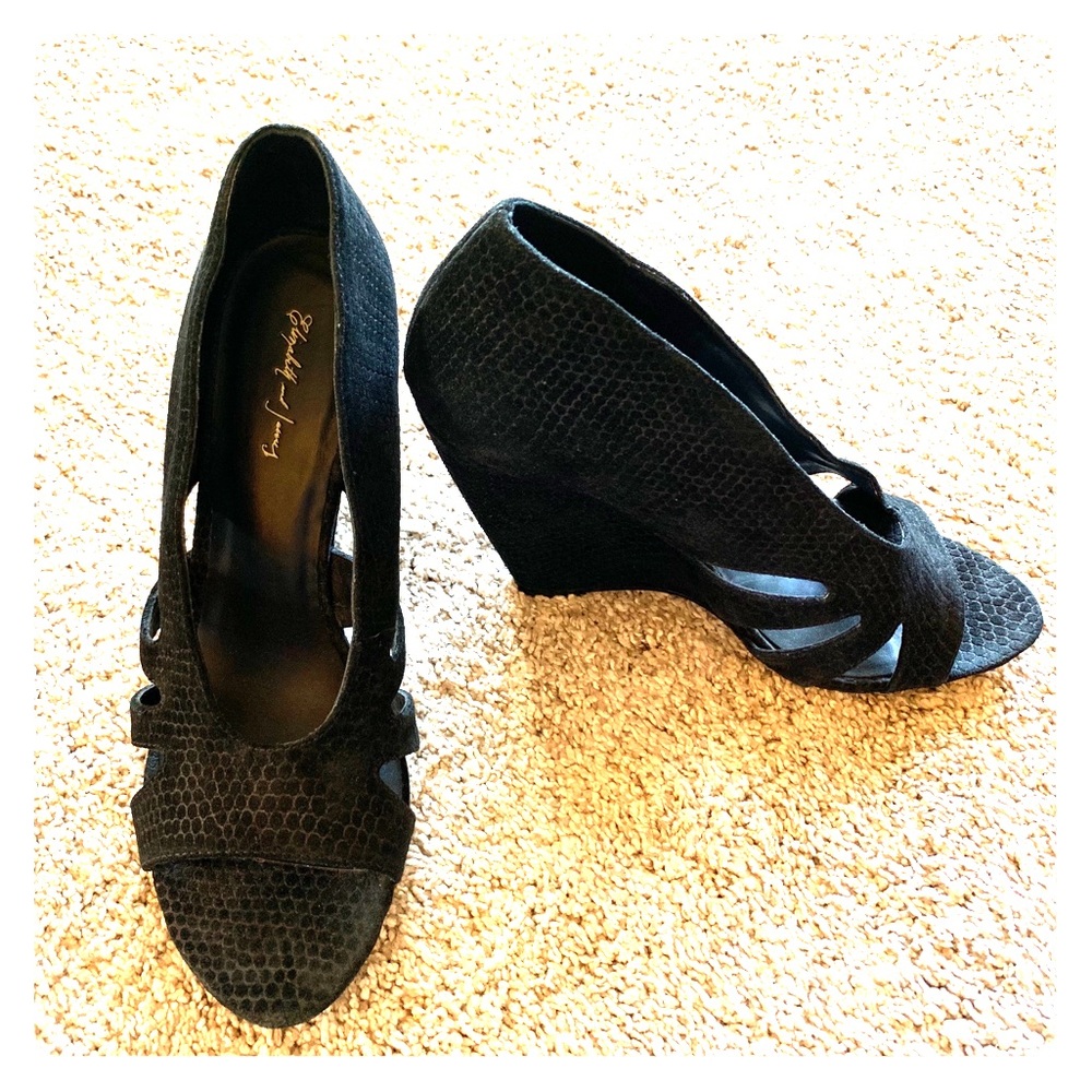 BNWOT Elizabeth and James snake print suede wedge